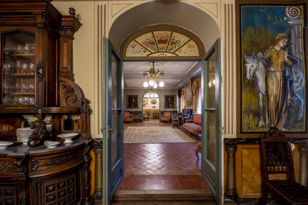 Sala luxosa de la Casa Torres Amat de Sallent, exemple de la burgesia catalana i del passat industrial de Sallent